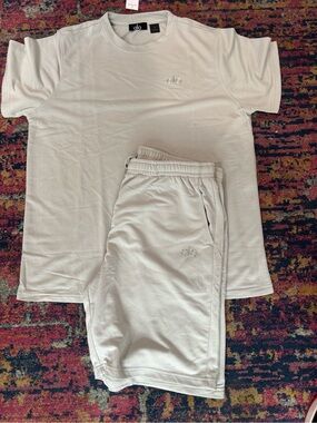 ALO Yoga Men’s Shorts and Tee Set — Light Beige